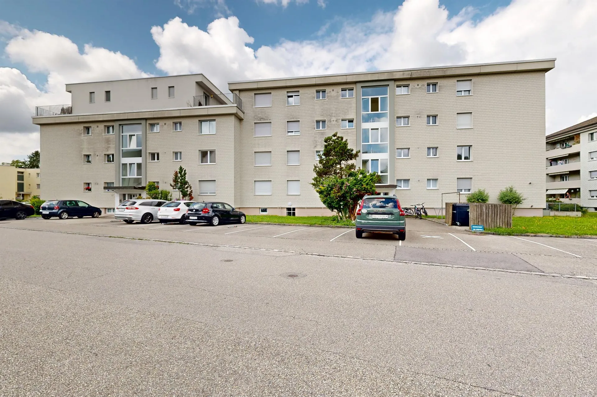 Grosszügige Familienwohnung in begrünter Wohnlage sucht Sie!