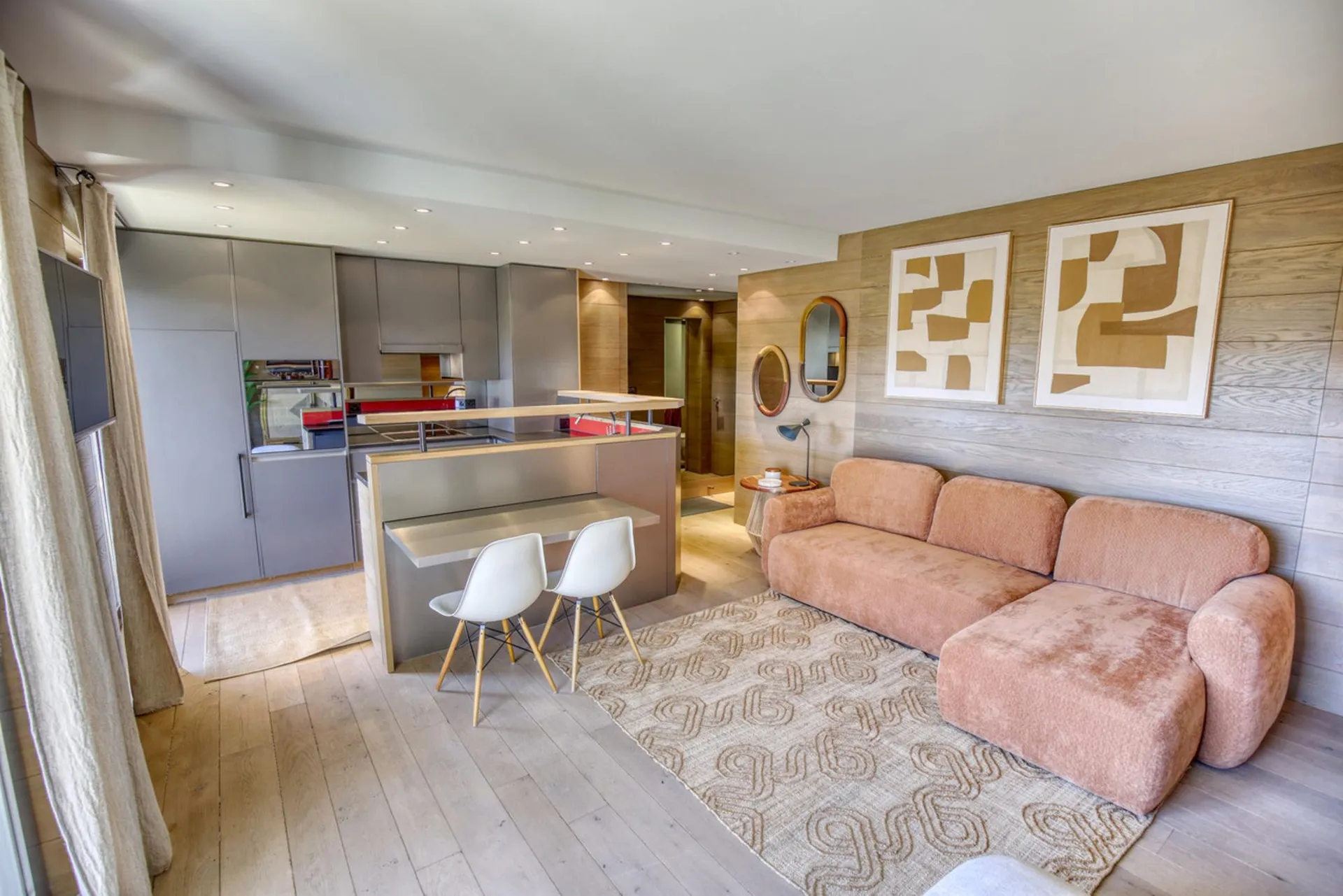 2,5 pièces de standing avec cheminée - 62 m² rénové et grand balcon!