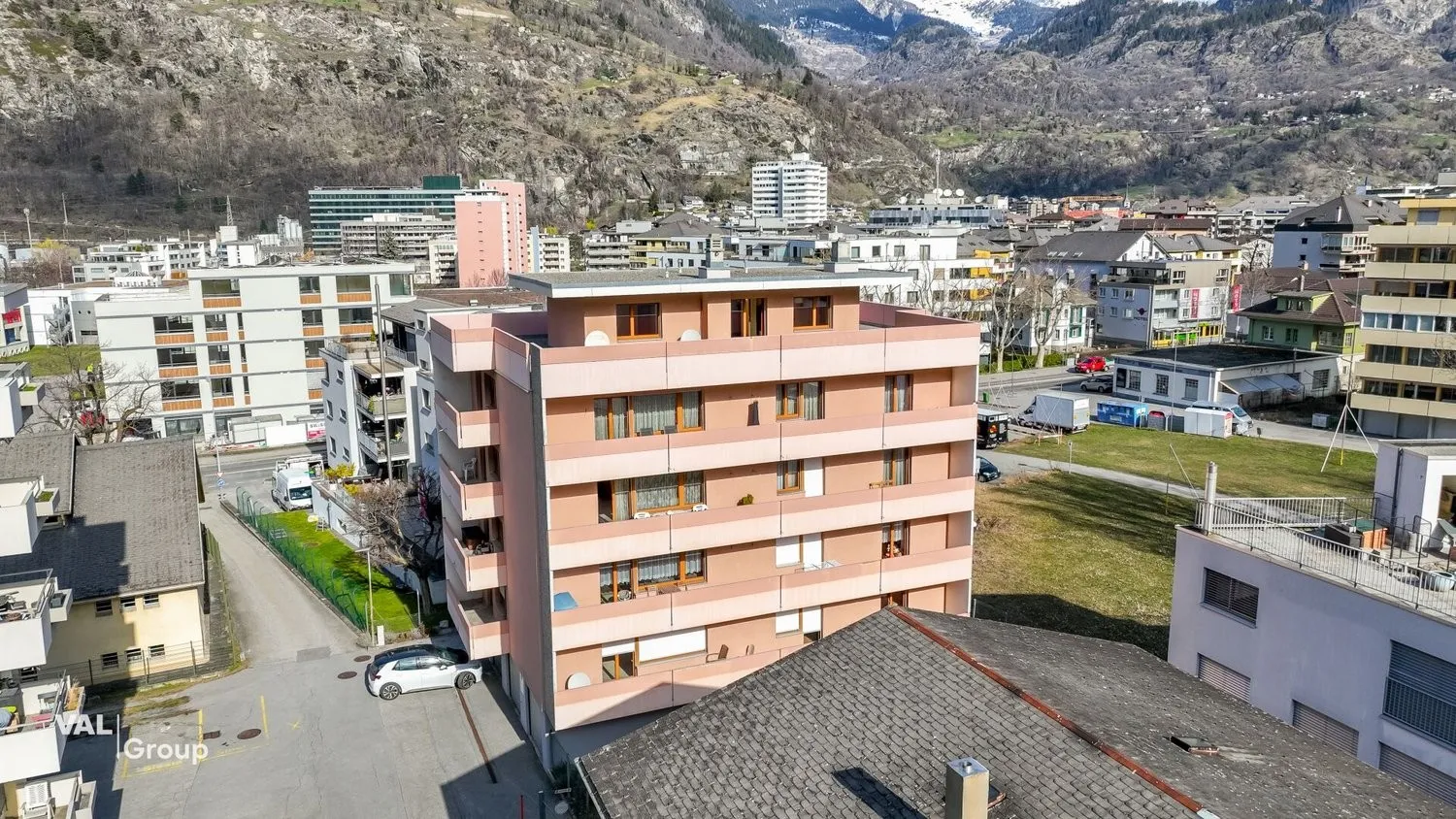 Grosszügiges Wohnen an zentraler Lage in Brig-Glis - mit Balkon auf allen Seiten