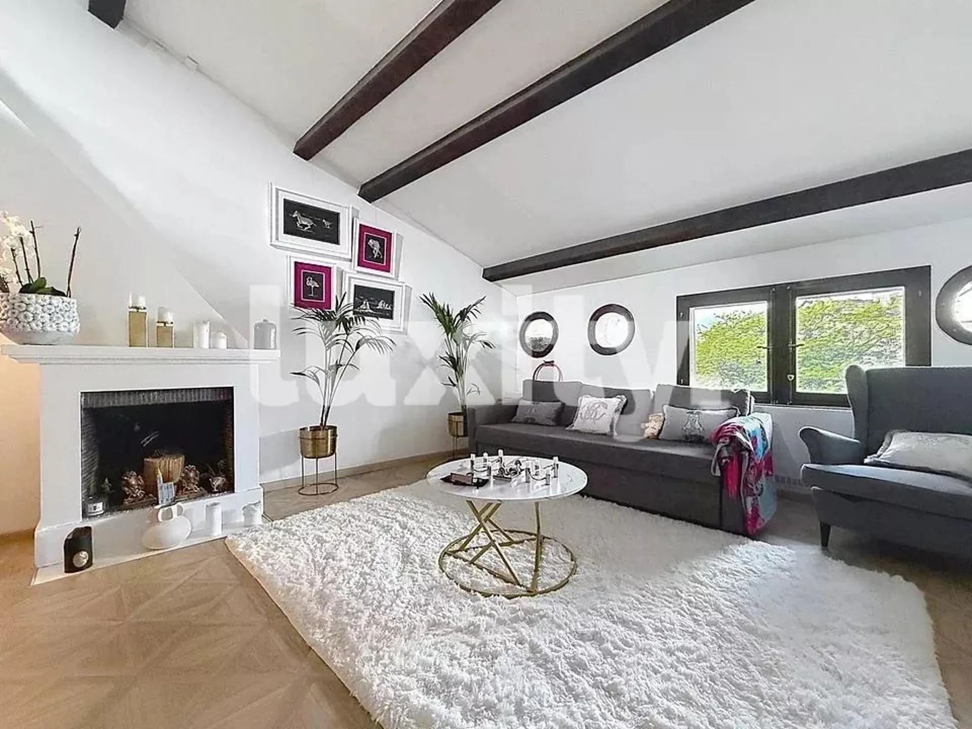 Superbe appartement place du bourg de four