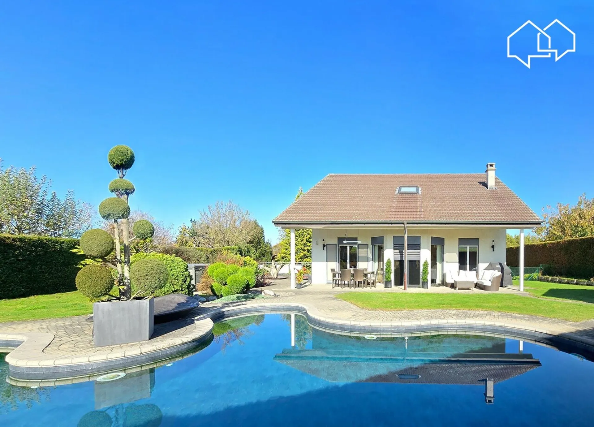 Villa individuelle de 6.5pces avec piscine dans un cadre idyillique