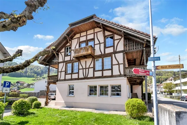 4- Zimmer Dachwohnung mit Galeriegeschoss an zentraler Lage in Toffen