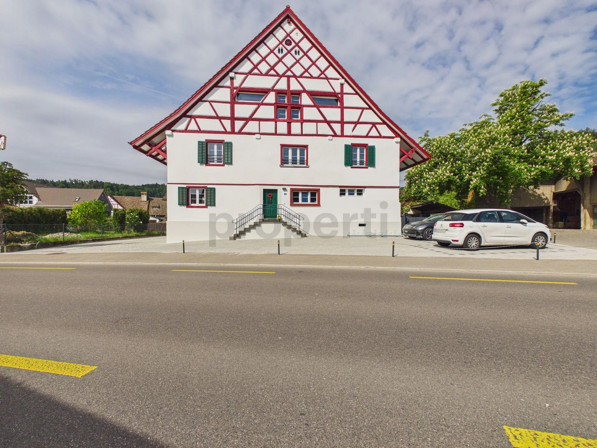 Erdgeschosswohnung mit Charakter, hohen Decken und eigenem Garten