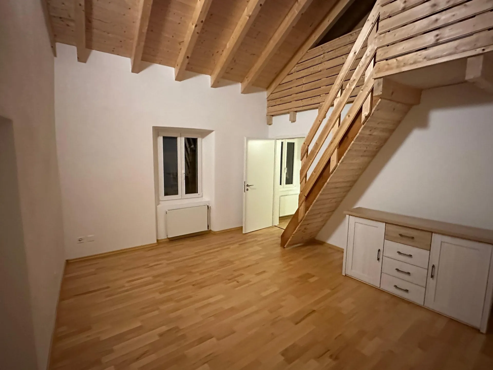Elegante casa indipendente 5 locali con balcone ristrutturata, Riviera