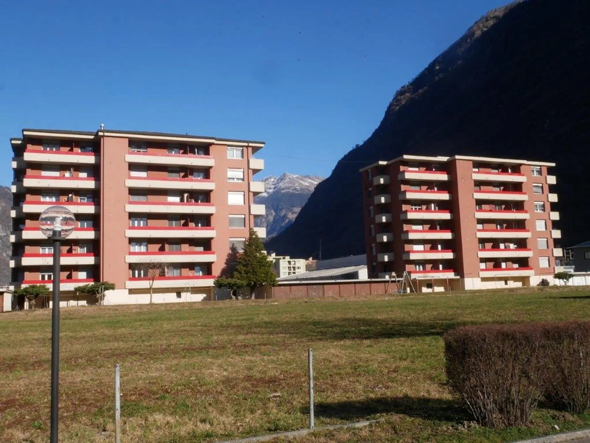 Moderno appartamento 3.5 locali con balcone e vista panoramica a Biasca