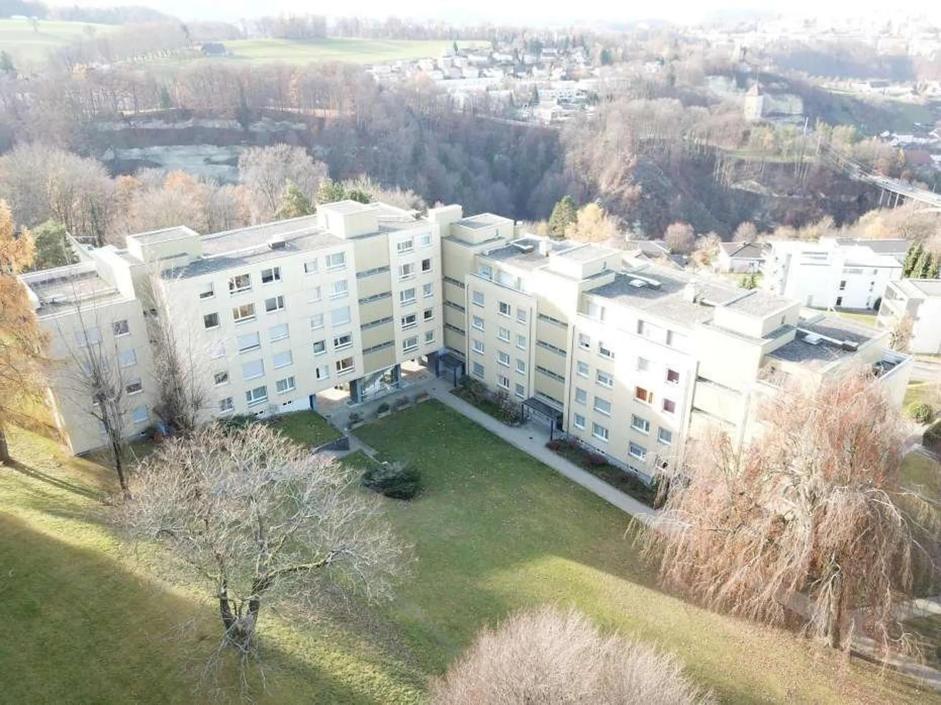 Lumineux et spacieux sur les hauts de Fribourg !