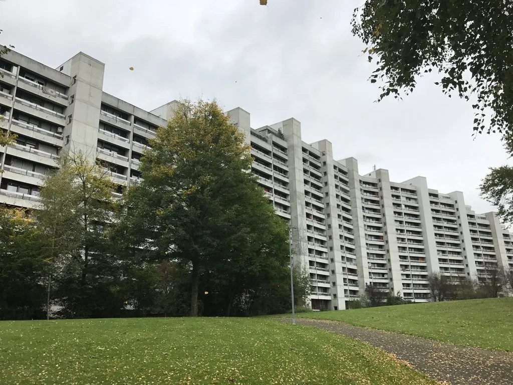 MIETEN OHNE KAUTION - Neu sanierte und zentral gelegene Attika-Wohnung