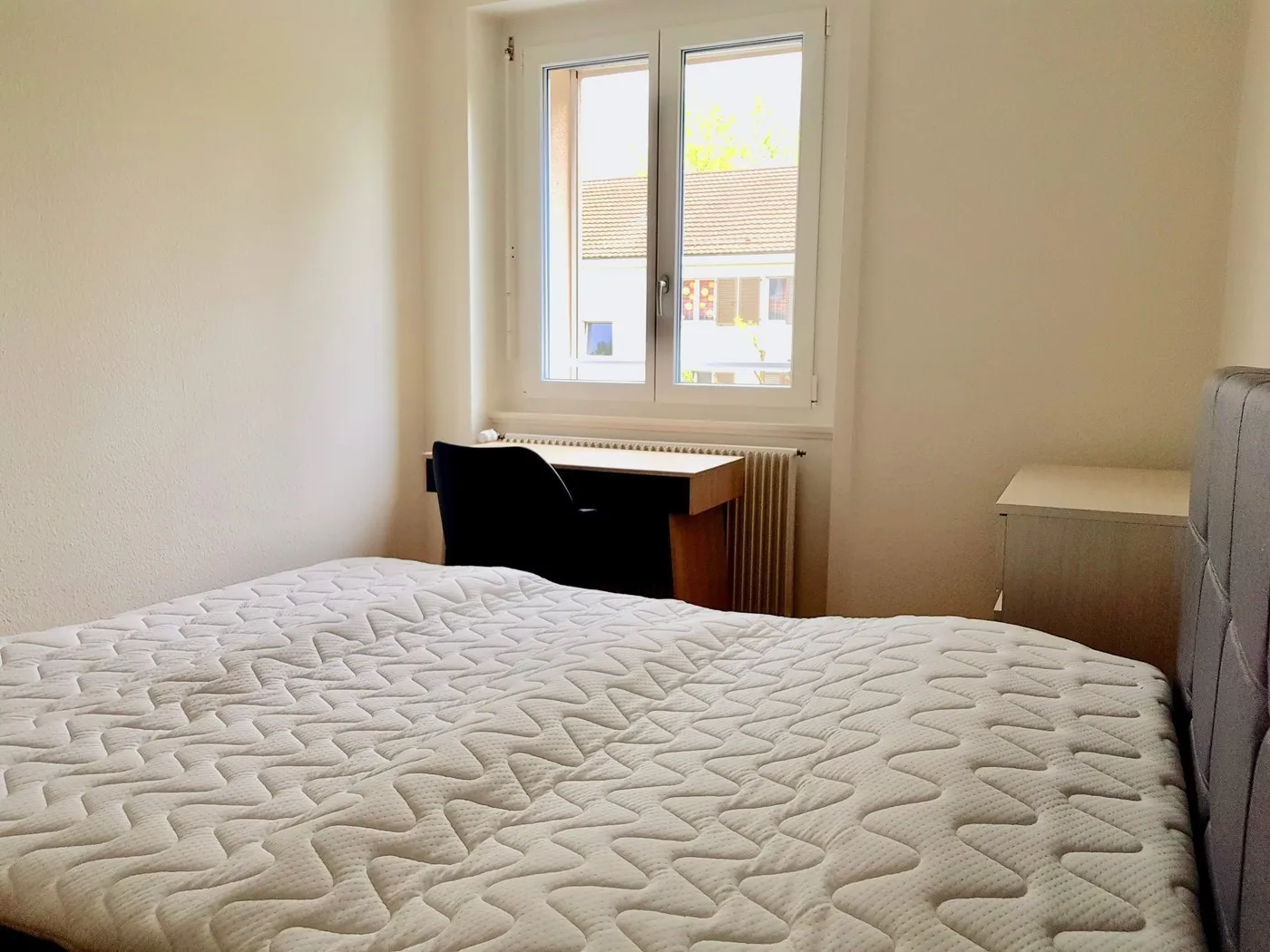 Geschmackvoll eingerichtetes WG-Zimmer in gemütlicher 3er WG