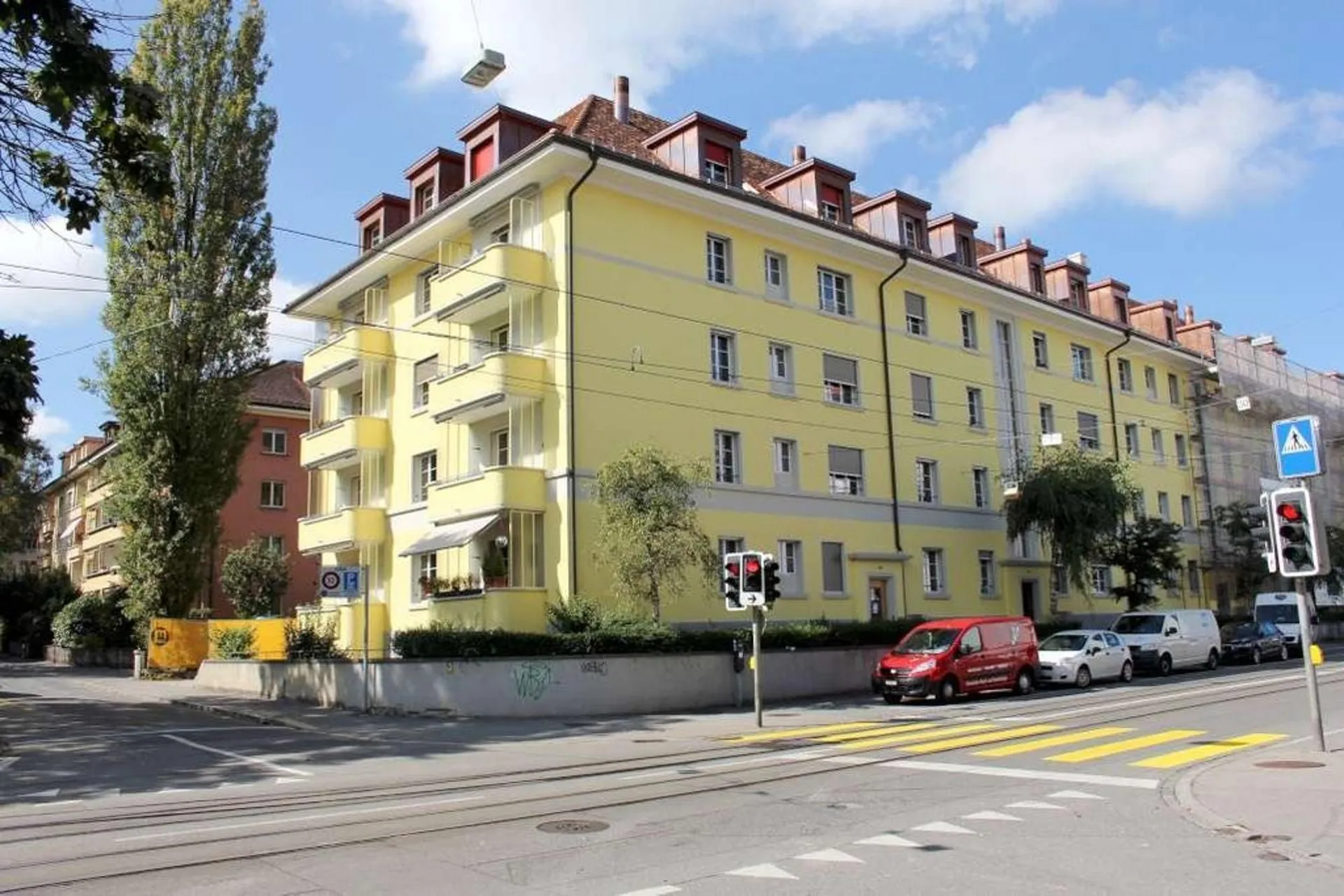 Stilvoll modernisierte Altbauwohnung im Weissenbühl