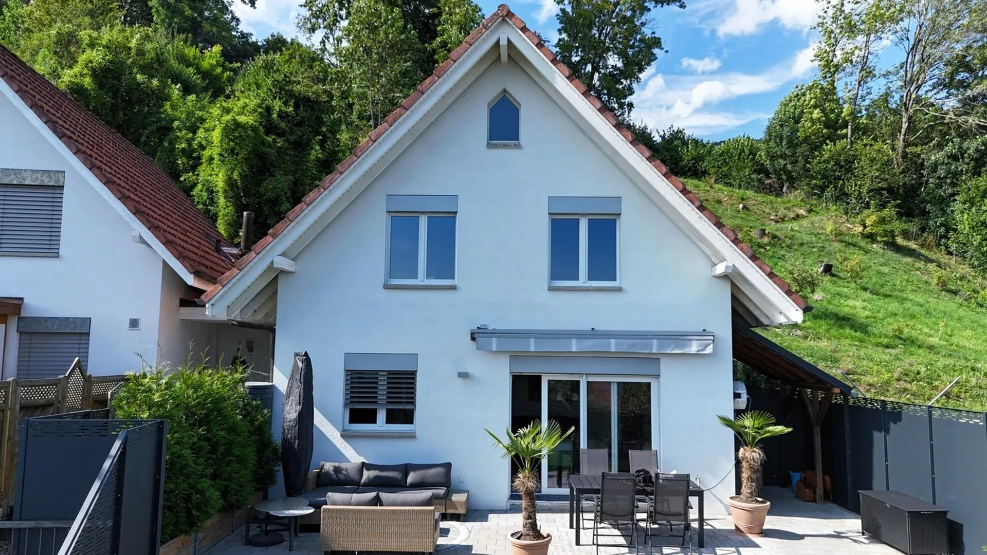 Einzigartiges 3.5-Zimmer Einfamilienhaus mit Aussicht und Wellnessoase