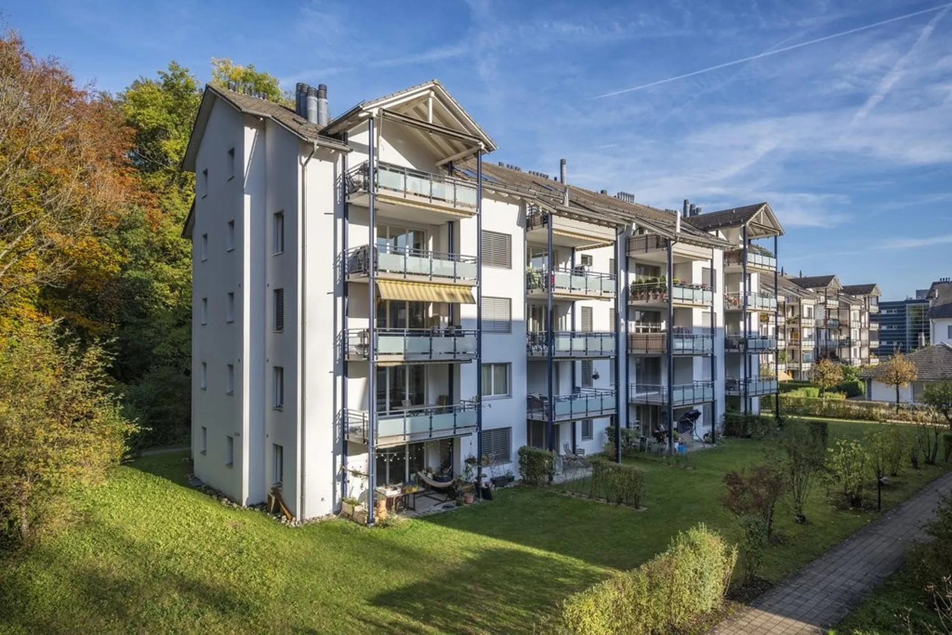 Mitten im Grünen, Ohne Strassenlärm