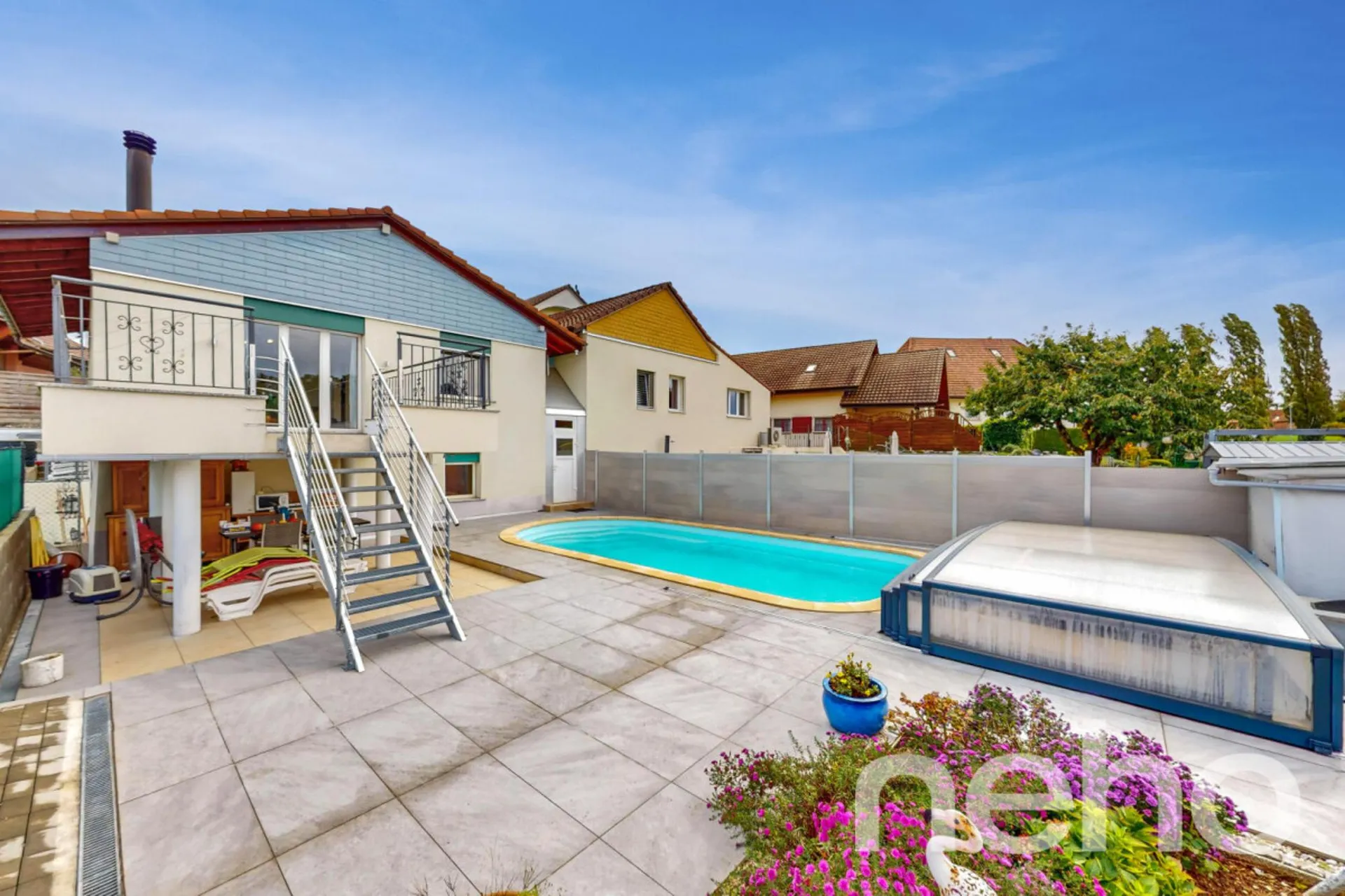 Villa jumelle avec piscine et appartement indépendant