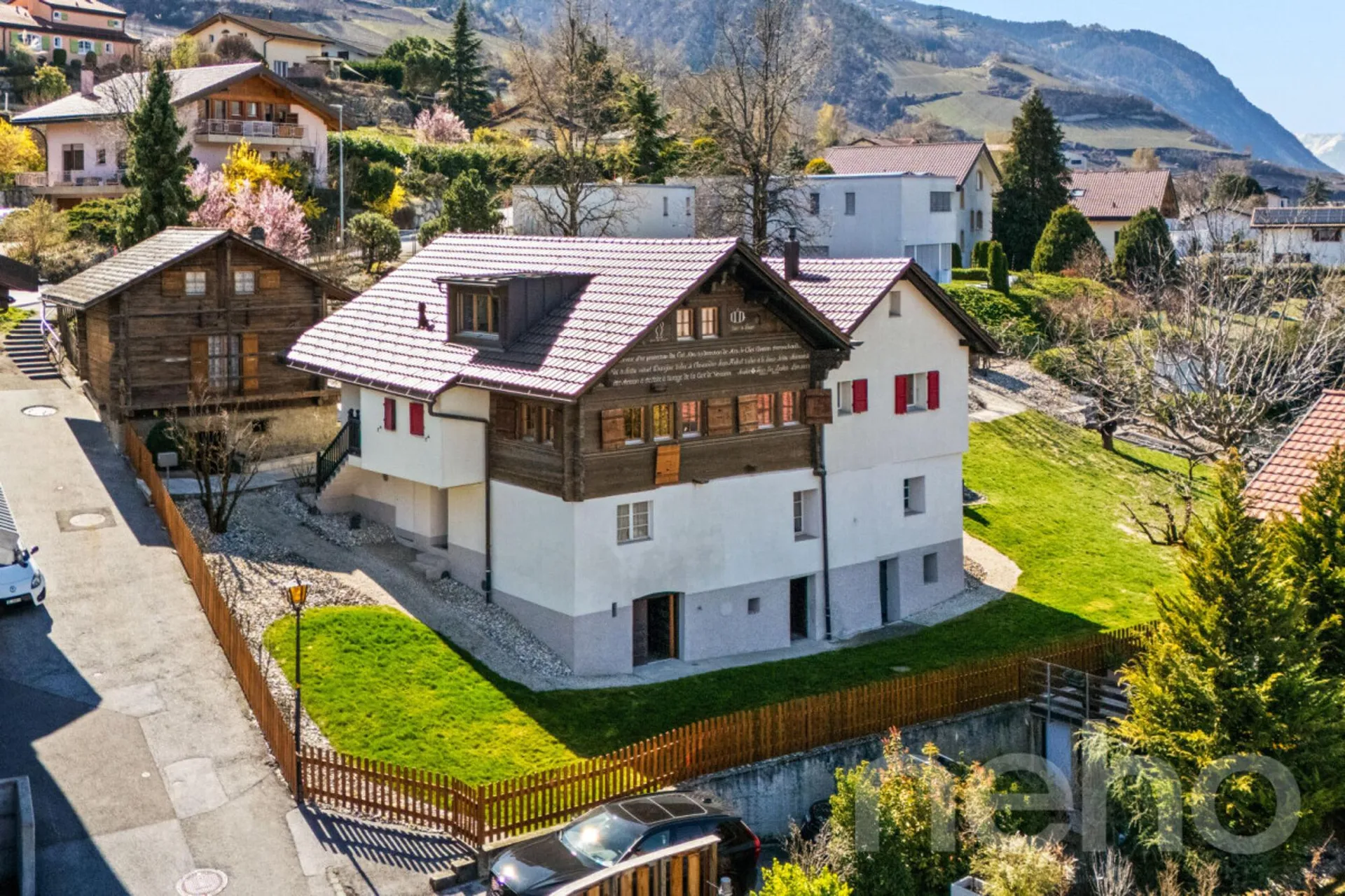 Ensemble immobilier d?exception Maison d'architecte + Raccard + locaux