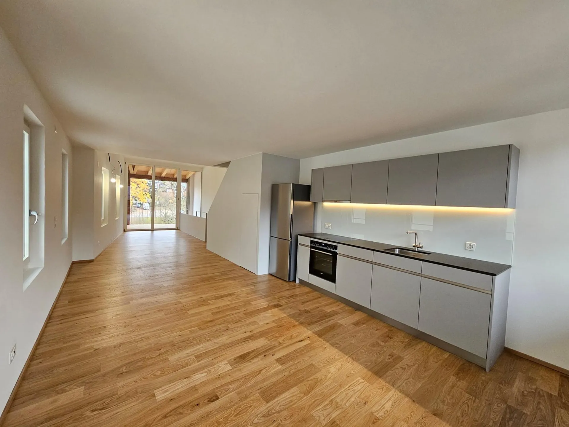Erstvermietung - Maisonette über 3 Etagen mit Atelier, Balkon & Hobbyraum in Sissach