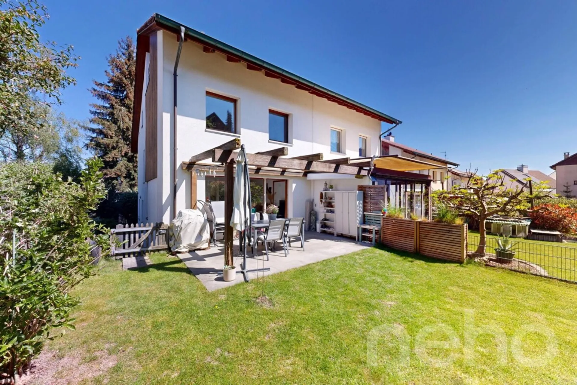 Geräumiges Doppeleinfamilienhaus an ruhiger und dennoch zentraler Lage