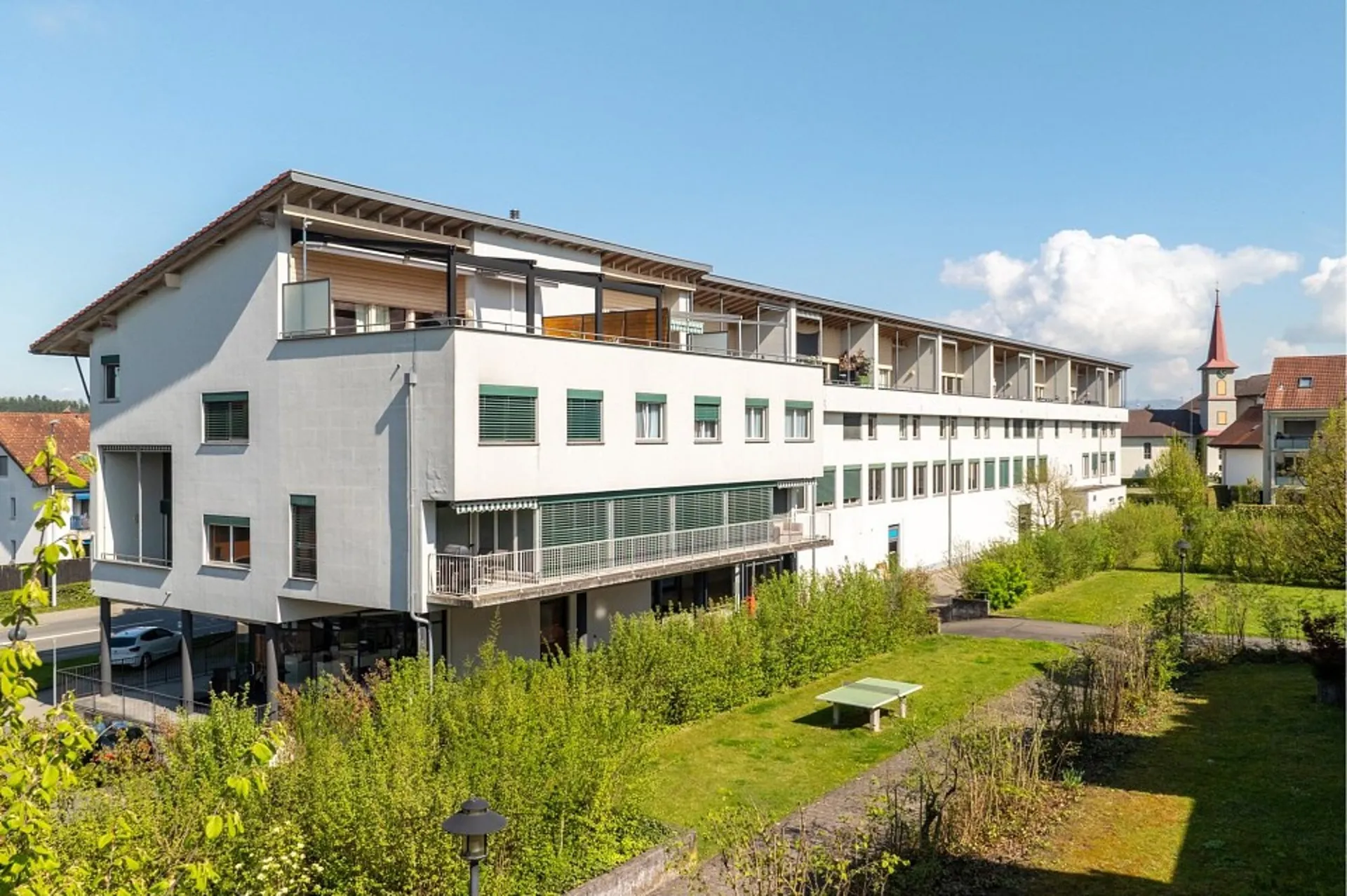 Traumhafte 4.5-Zimmer-Maisonette-Wohnung mit Terrasse, Bergblick und Hobbyraum in Holzhäusern