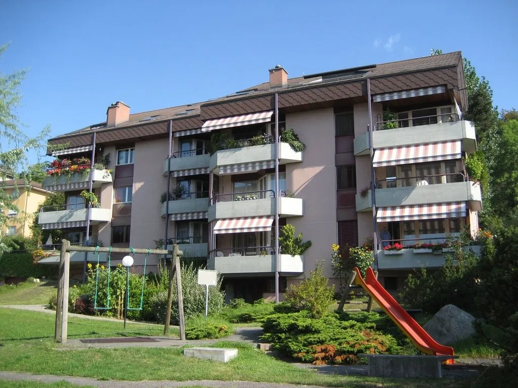 3.5 pcs dans les hauts de pully devant l'école de Fontanettaz