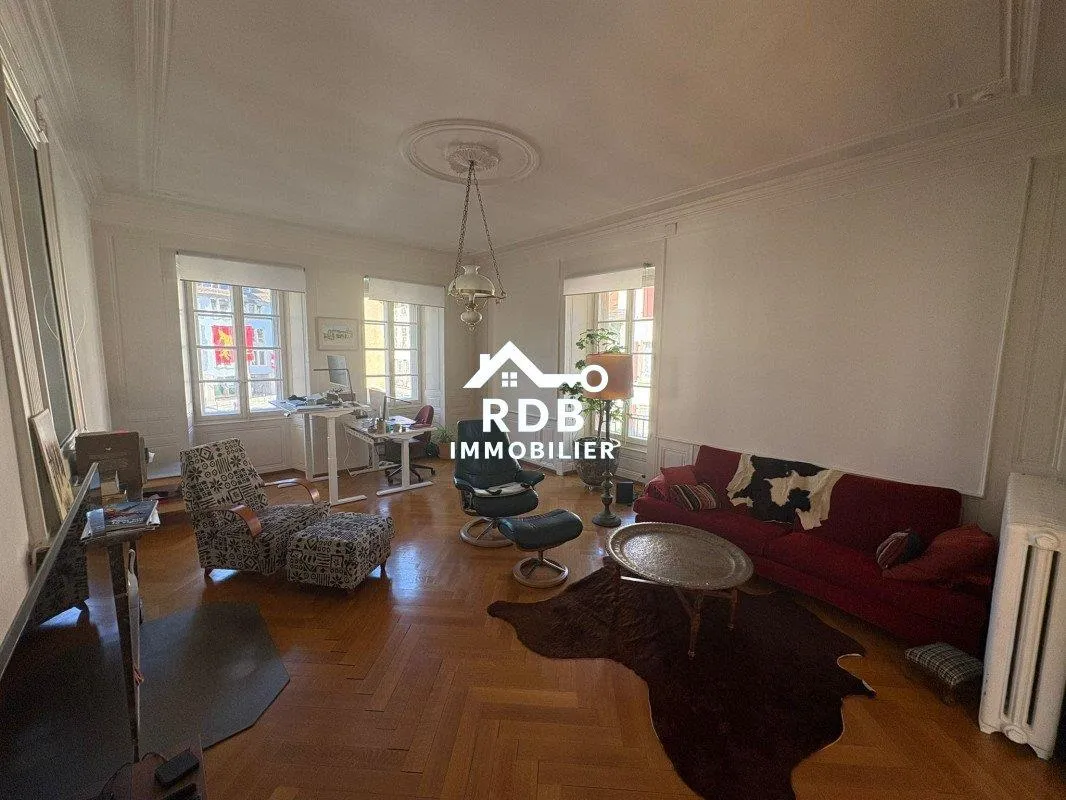 Appartement de 5,5 pièces au 2ème étage sans ascenseur situé à Orbe...