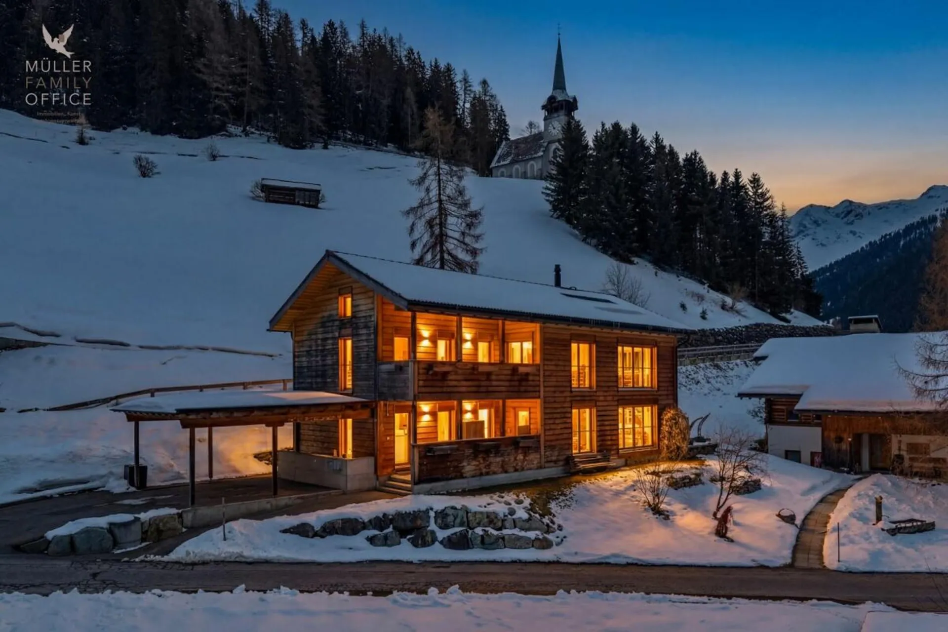 Stilvolles Holzhaus mit alpinem Charme und nachhaltigem Wohn- und Energiekonzept
