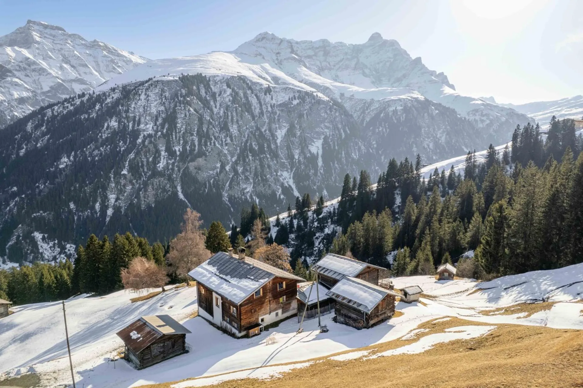 Safien: Haus mit Geschichte, Panorama und rund 3100 m² Grundstück