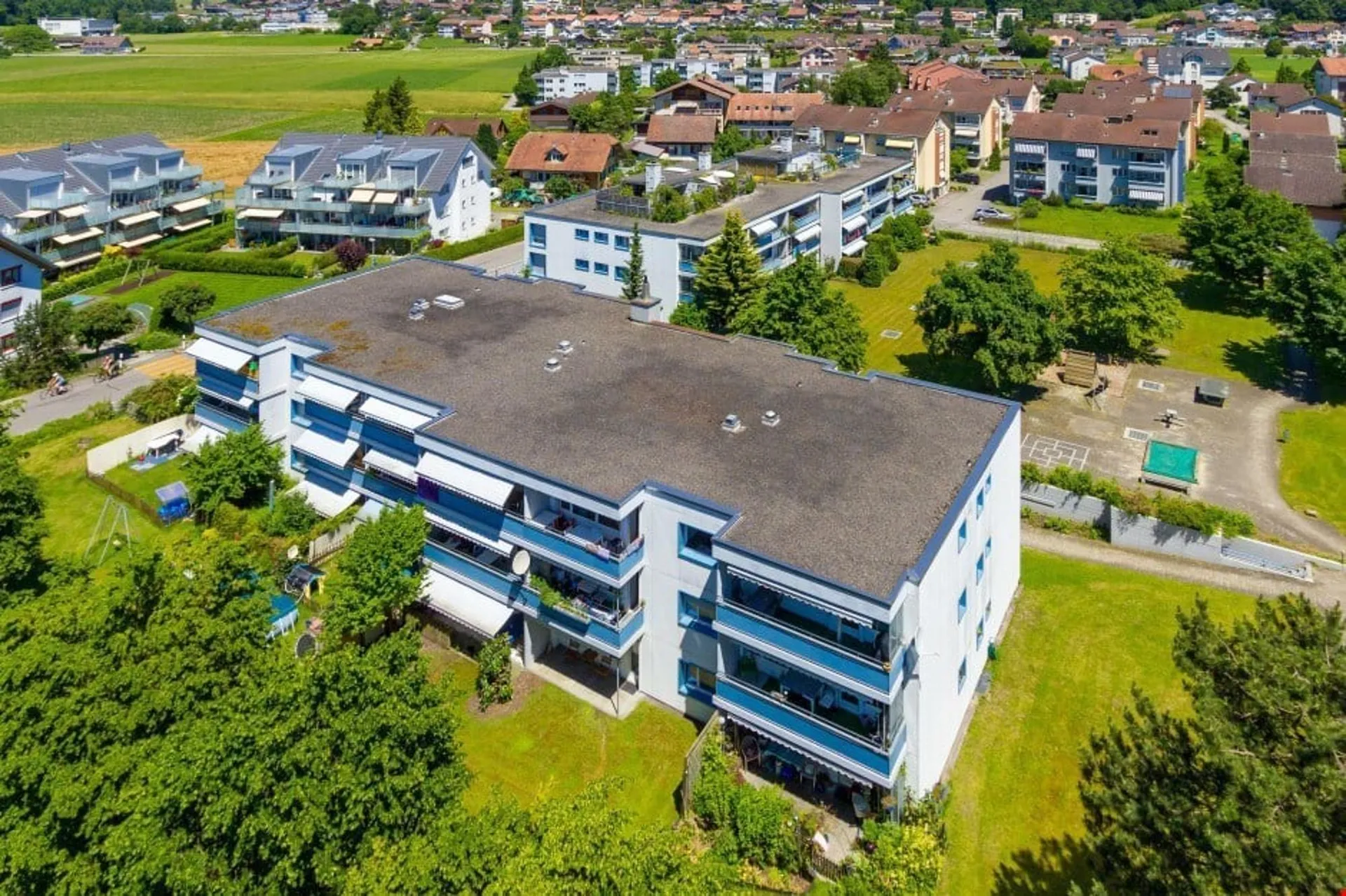 Helle 3½-Zimmer-Wohnung im Berner Oberland, zentral und naturnah