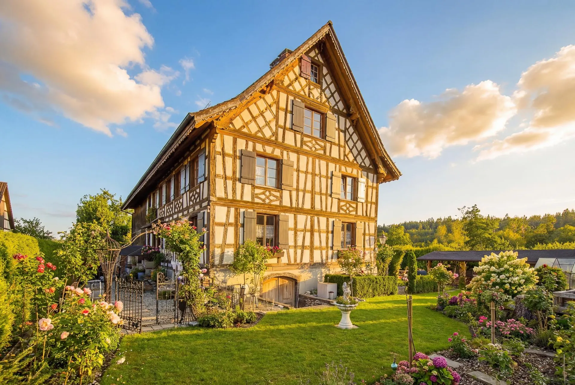 SYMBIOSE ZWISCHEN KLASSIK & KOMFORT - 7.5 ZIMMER HAUS MIT EINLIEGERWOHNUNG
