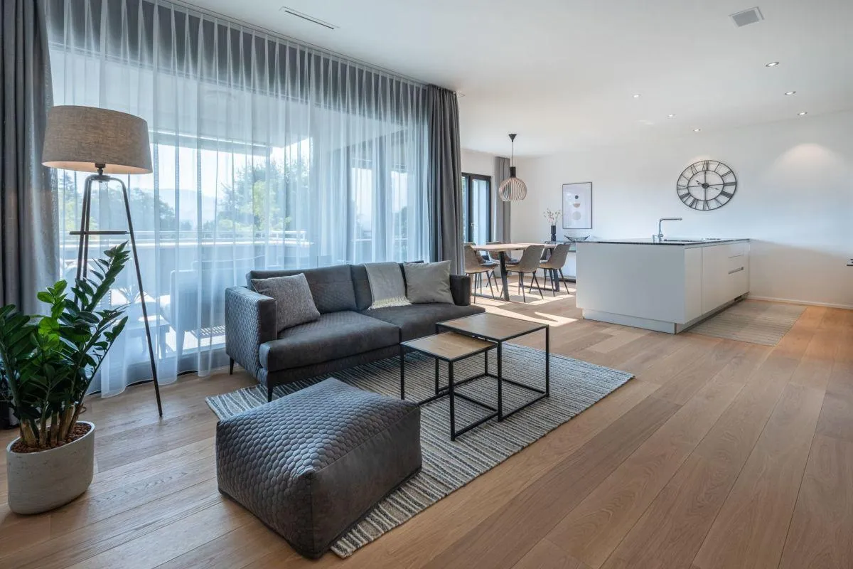 EXKLUSIV: Möbilierte 3.5 Zimmer Minergie-Wohnung an ausgezeichneter...