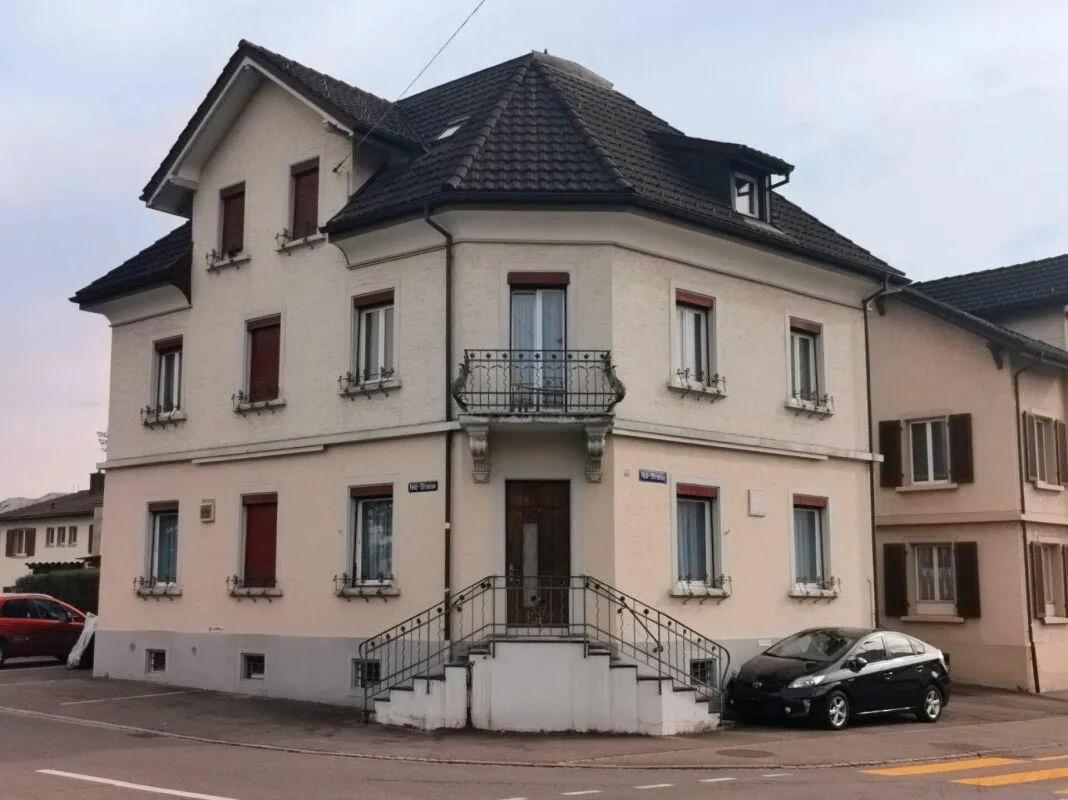 Zu vermieten per sofort 4 Zi.-Dachwohnung im Zentrum von Wil, 5 Geh...