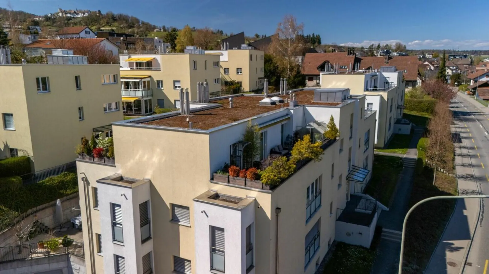 Über den Dächern von Dielsdorf: Luxuriöses Attika-Juwel mit Weitblick vor den Toren Zürichs