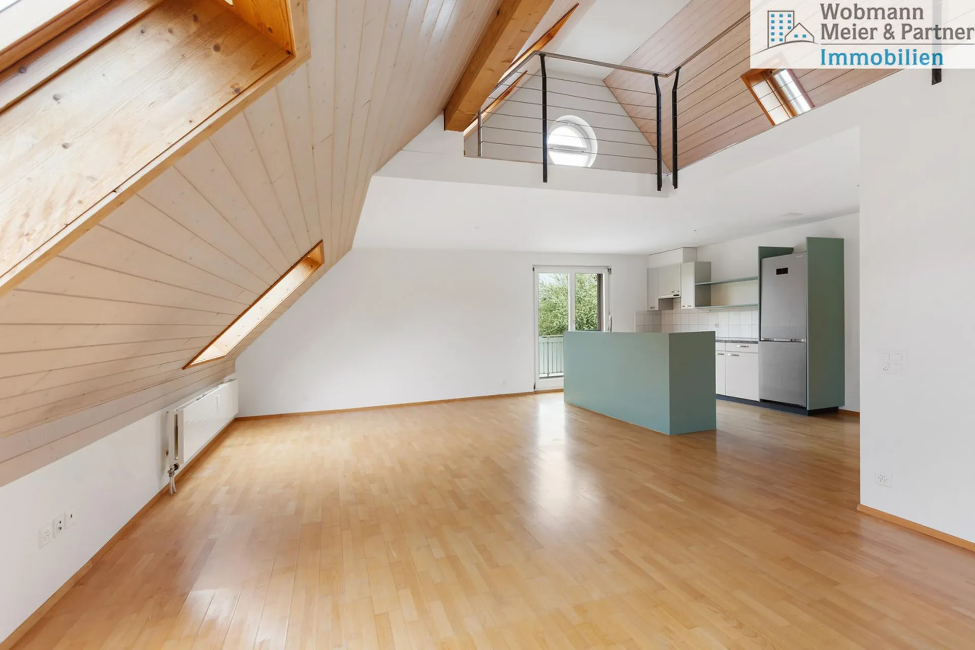 Zentral und ruhig wohnen - helle Dach-Maisonette in Effretikon