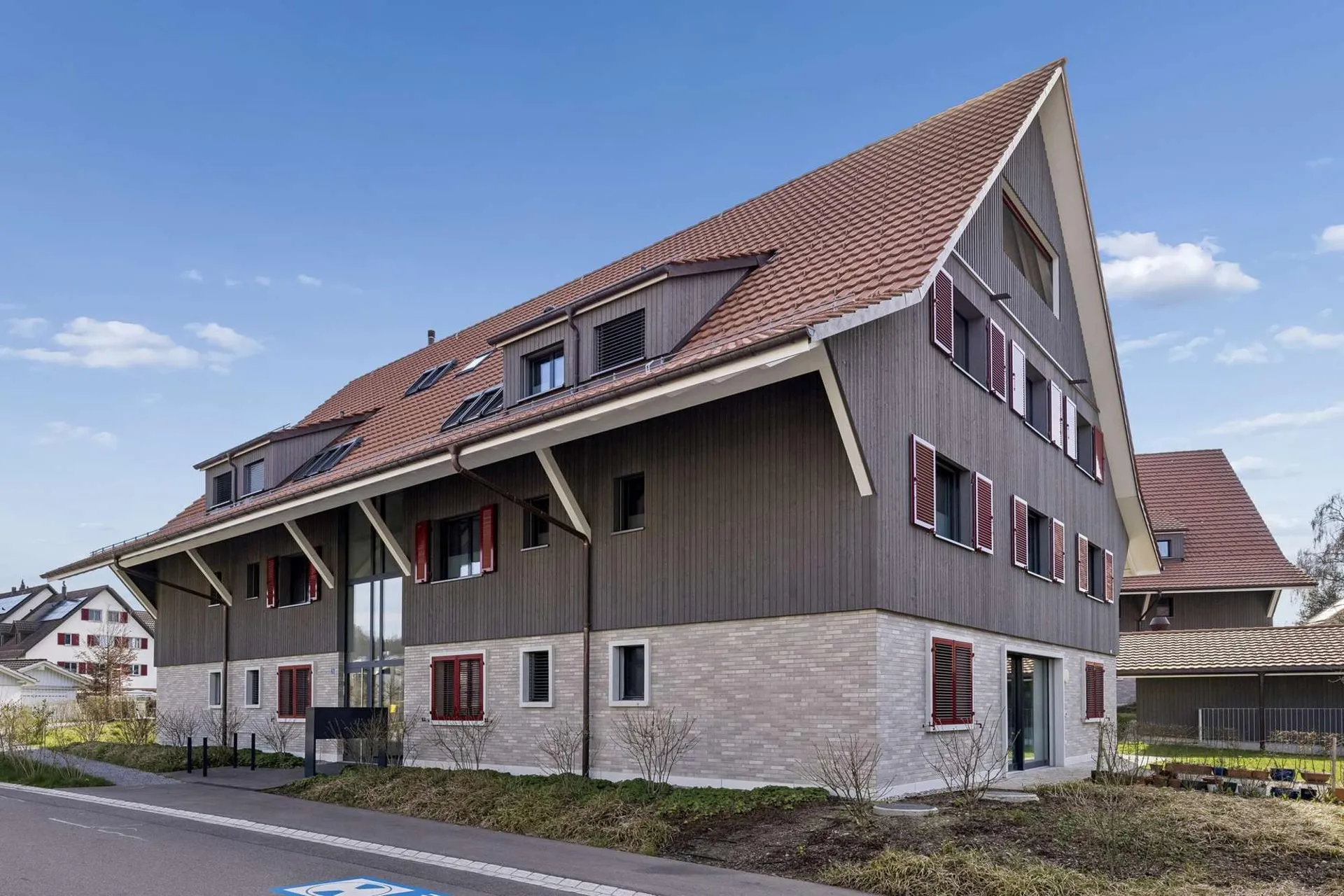 "Reserviert" Exklusive 4.5 (5.5) Zimmer-Wohnung mit Terrasse in familienfreundlicher Wohnlage von Tagelswangen