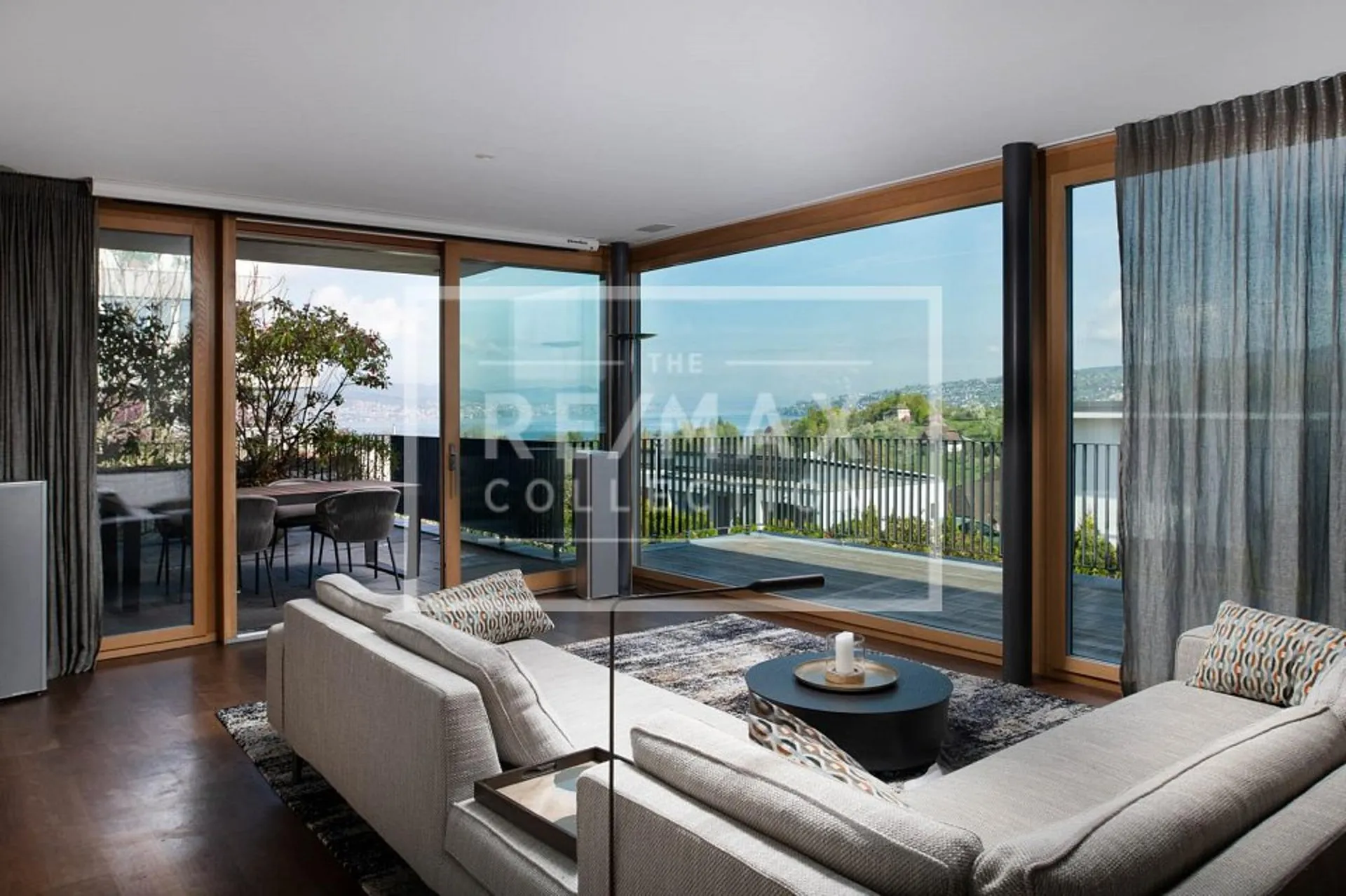 Exklusive 6-Zimmer-Doppelhaushälfte mit unverbaubarer Panoramaseesicht über den Zürichsee