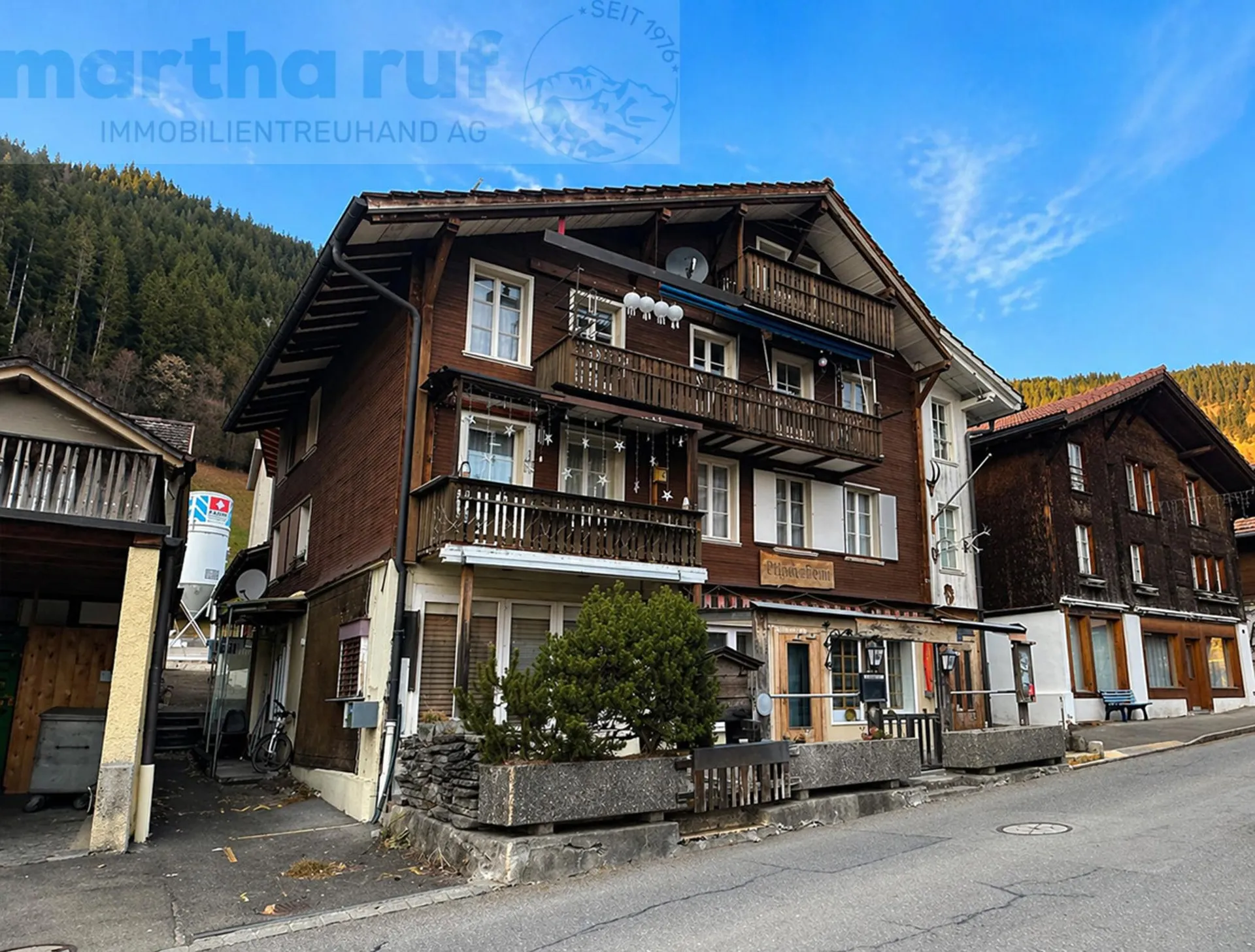 Ideal für Handwerker: Renovationsbedürftiges 5-Familienhaus