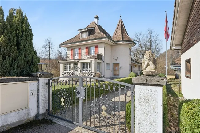 Charmante Landhausvilla mit Bachanstoss