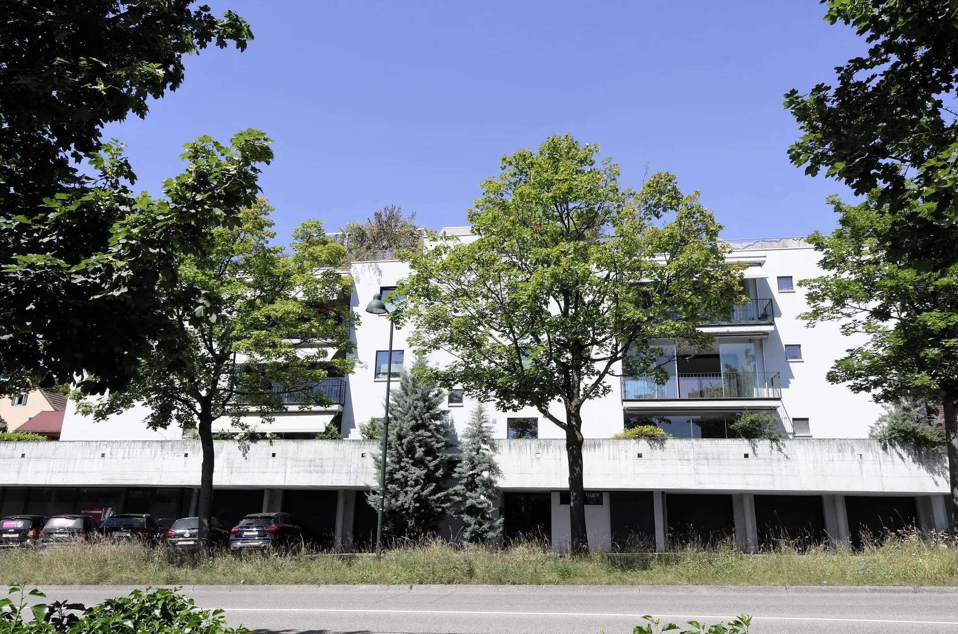Rooftop! Helle Wohnung mit rieser Dachterrasse an zentraler Lage!