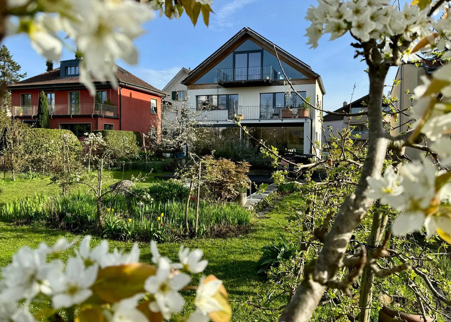 ROMANTIC 5.5 ROOM FAMILY HOME WITH DREAM GARDEN AND POOL NATURE PURE IN TOP LOCATION IN BINNINGEN