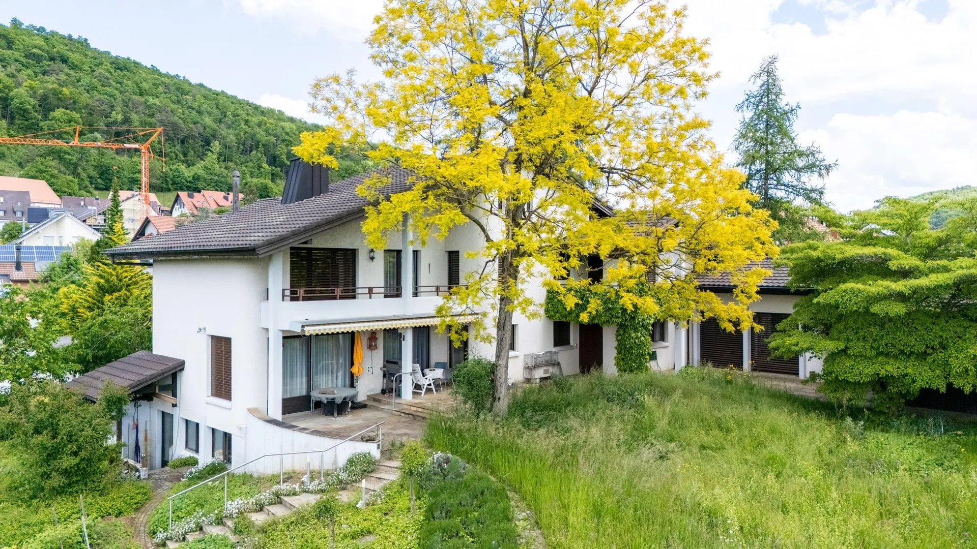 Vielseitiges Landhaus im Grünen zum Wohnen und Arbeiten