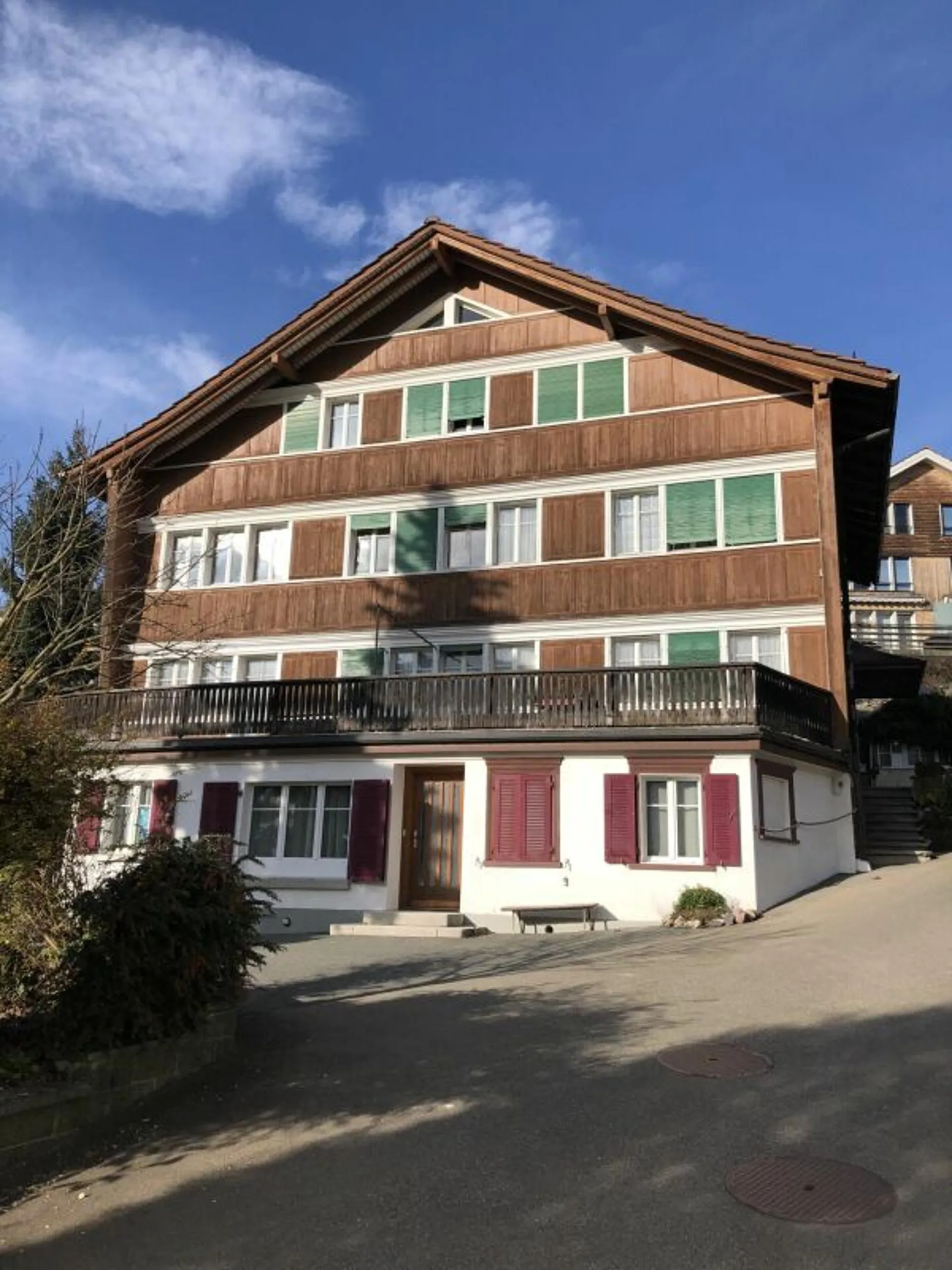 Helle 4.5-Zimmer Wohnung zu vermieten