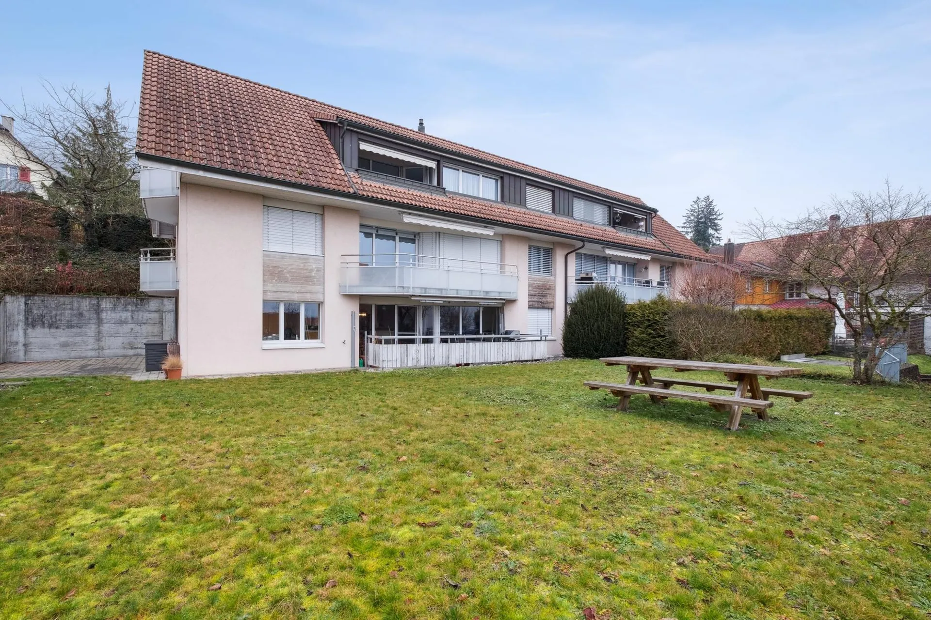 Wohnvergnügen mit Sitzplatz und Blick ins Grüne