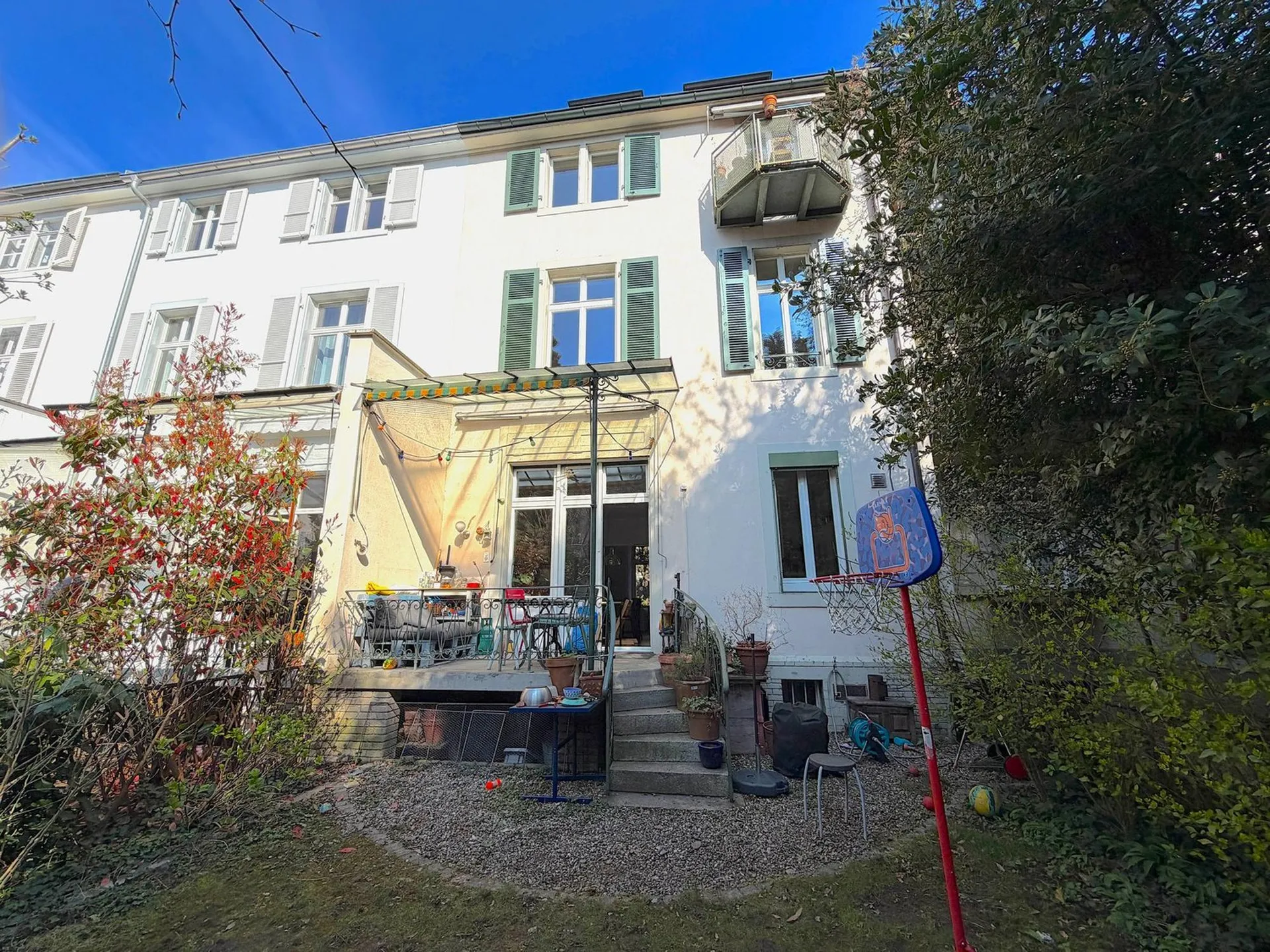 Charmantes 8. Zi. Stadthaus mit Stadtgarten an beliebter Lage im Herzen des Wettsteinquartier