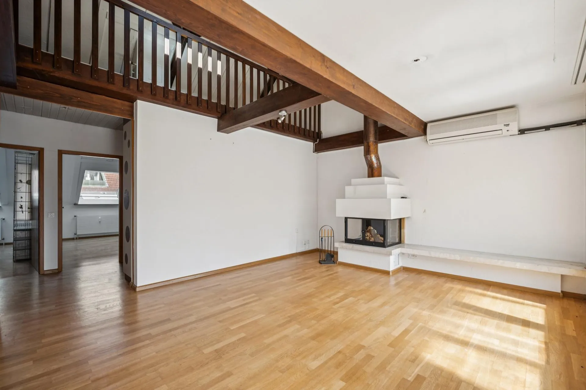 Attraktive Dachwohnung mit Stil und Galerie