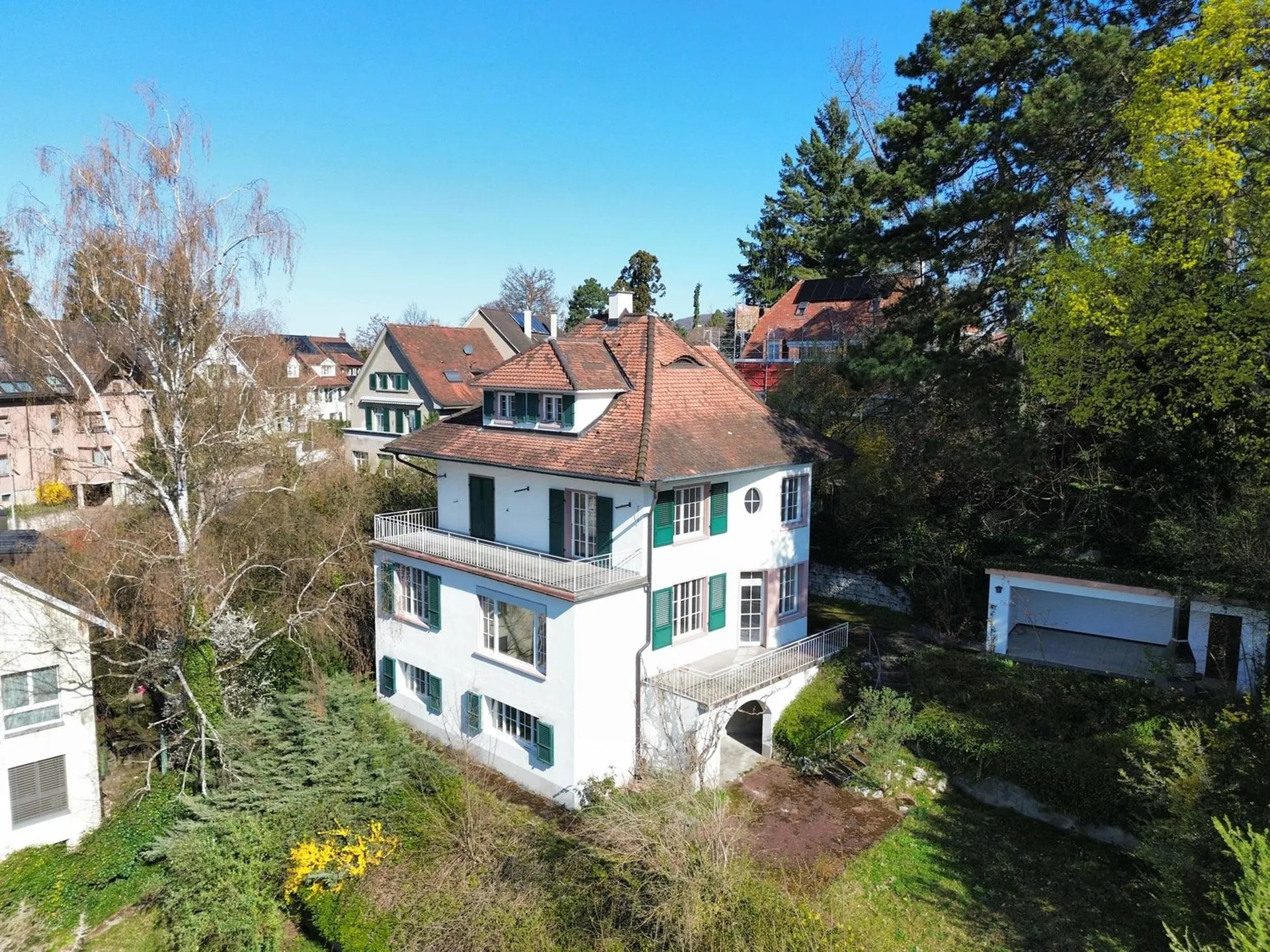 Sanierungsbedürftige 8-Zimmer Villa an bester Lage in Riehen