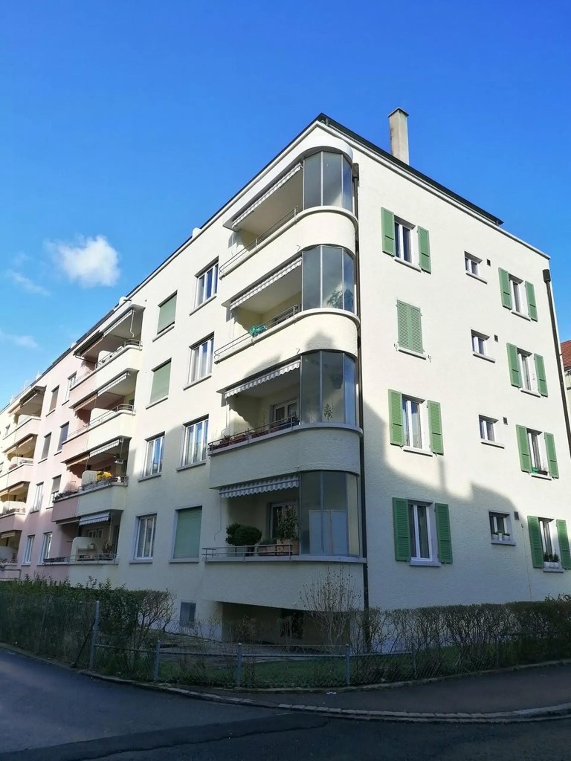 Charmante 2.5-Zimmerwohnung mit grossem Balkon!