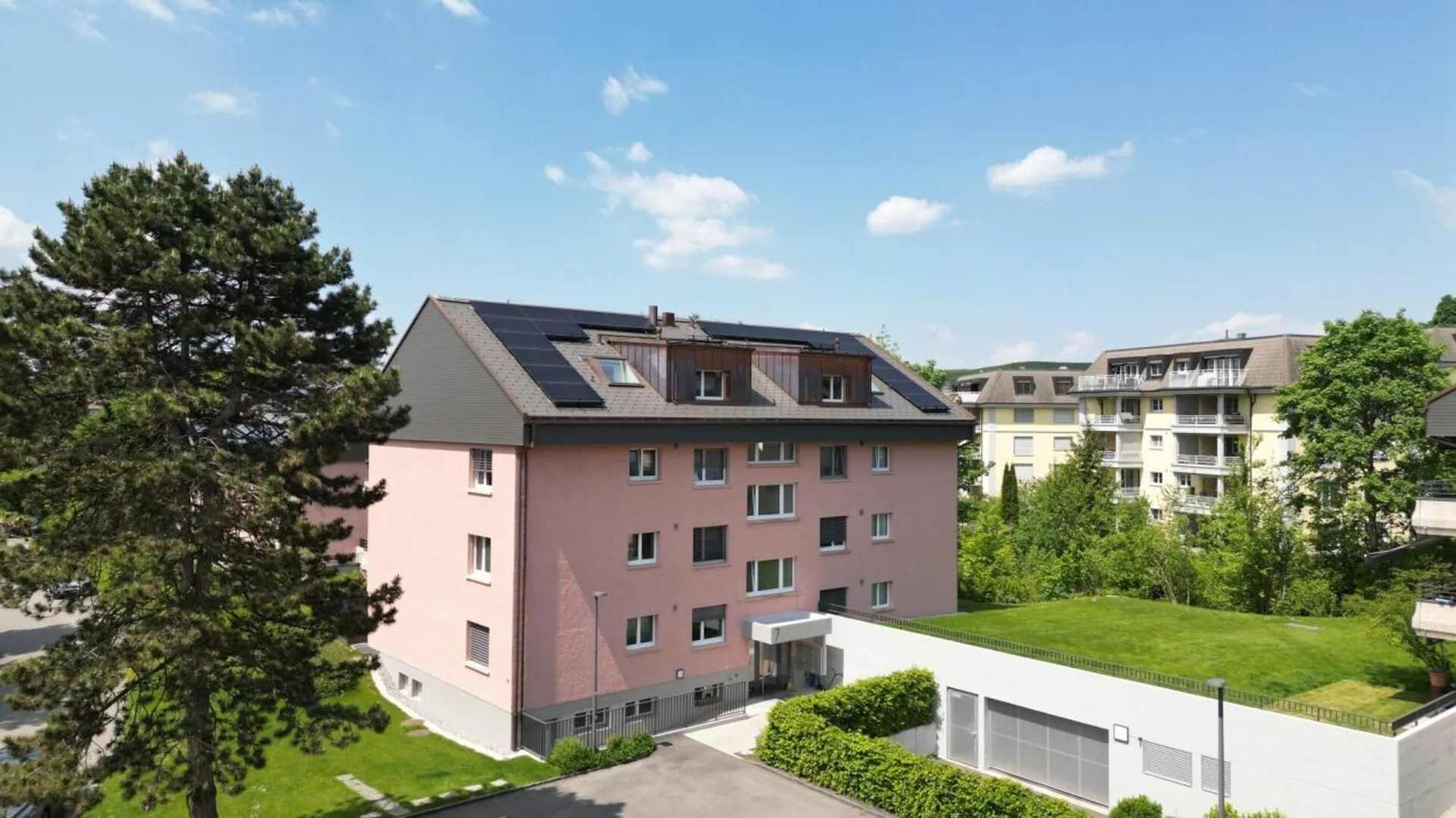 Charmante Dachwohnung an RUHIGER Lage