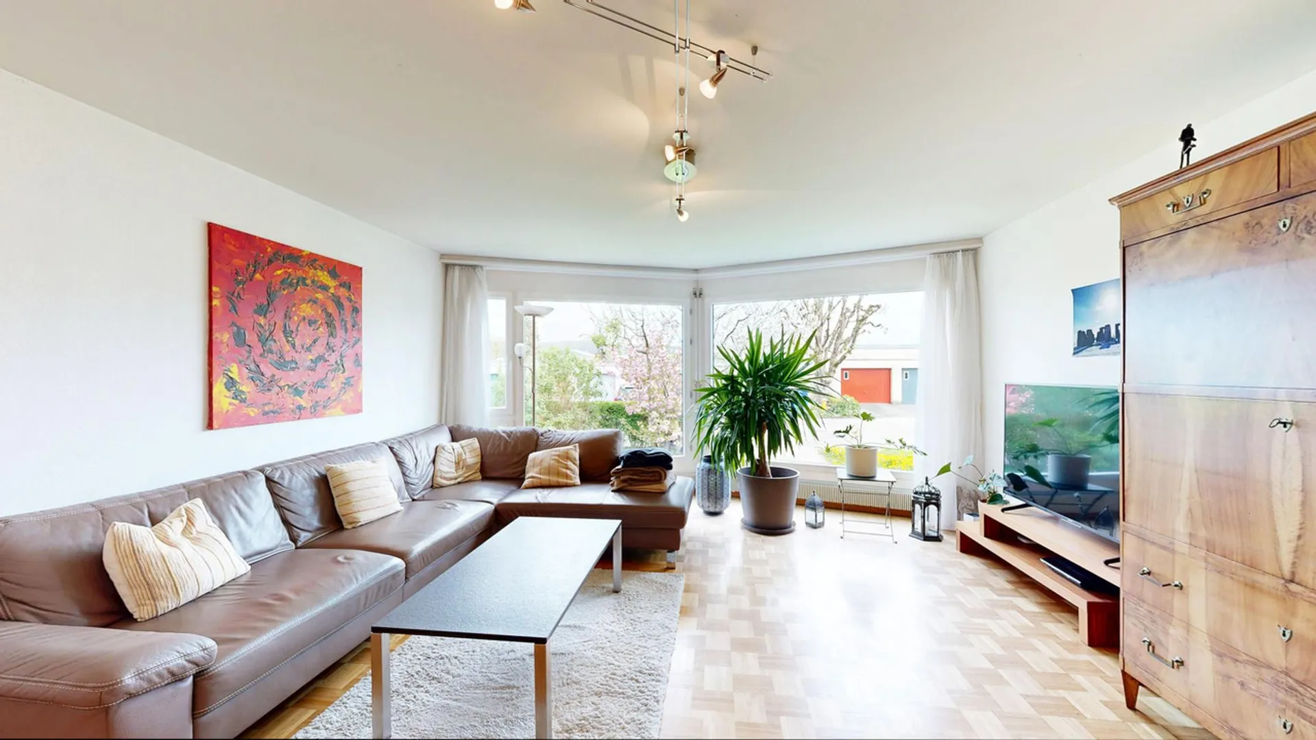 Schönes 5.5-Zimmer-Reihenfamilienhaus mit Einstellhallenplatz
