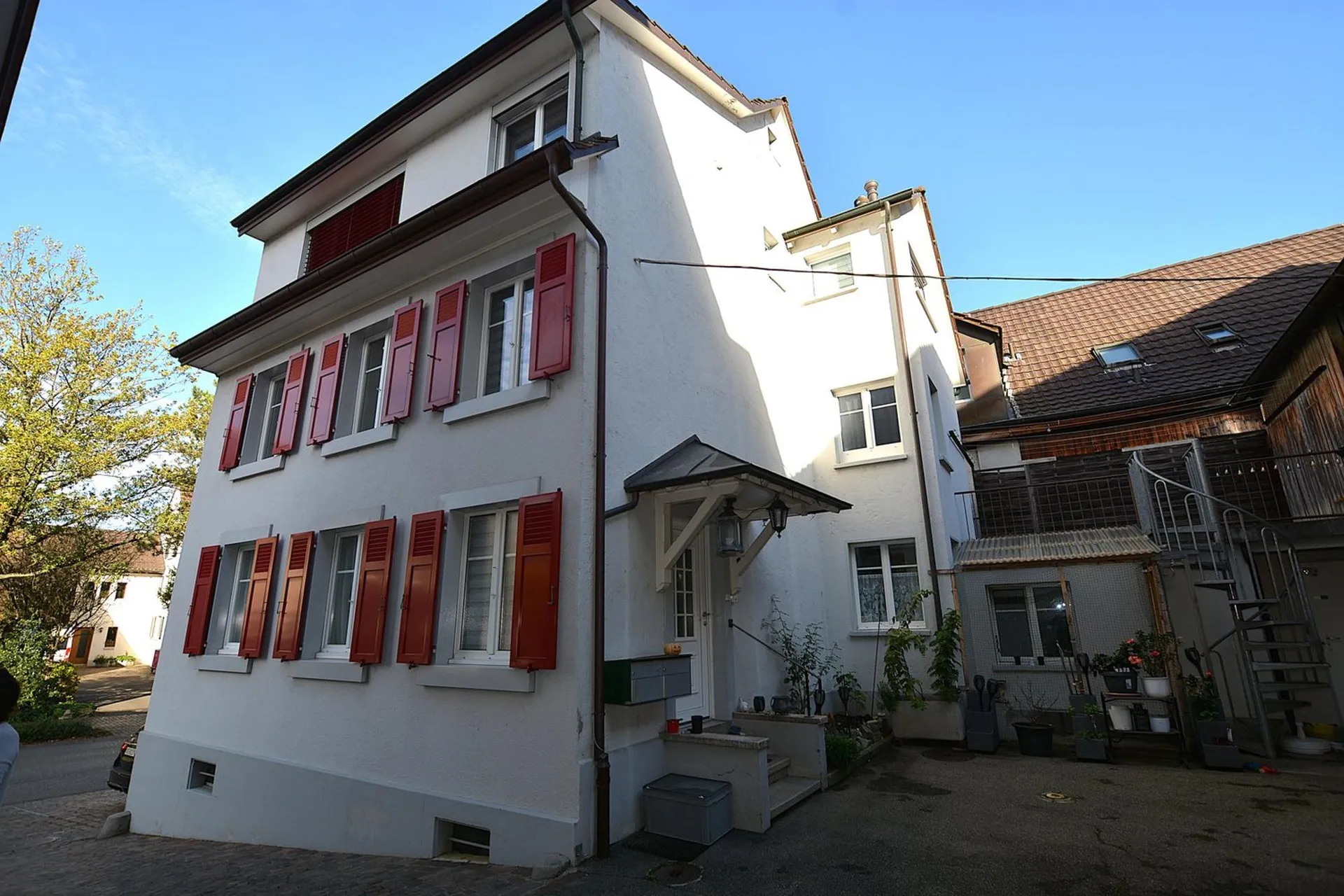 Freistehendes EFH mit Ökonomiegebäude in der Kernzone von Ettingen