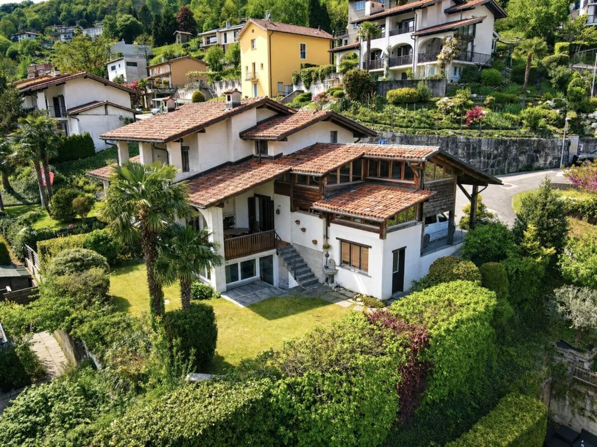 Meravigliosa casa immersa nel verde con vista aperta ad Arogno