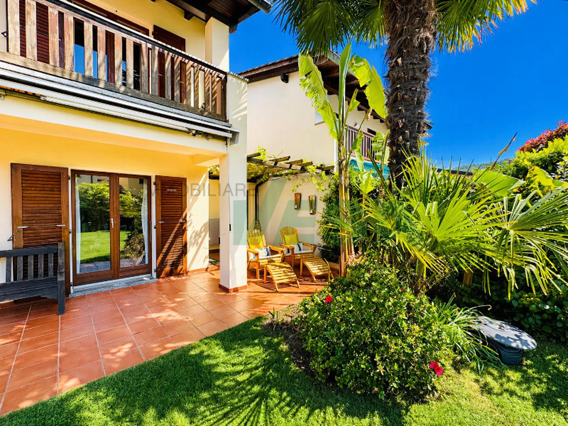 Accogliente casa con incantevole giardino, a due passi dal lago