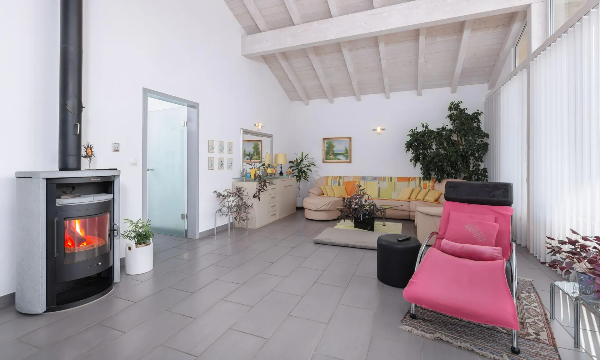 VILLA BIFAMILIARE 9 LOCALI CON GIARDINO E GROTTO A GIUBIASCO