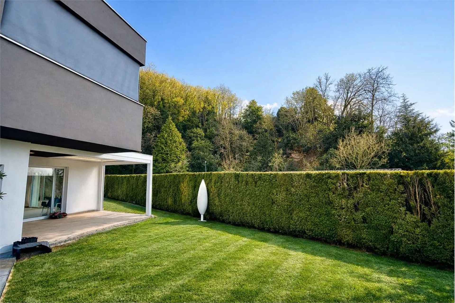 Elegante con giardino privato di recente costruzione a Lugano